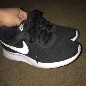 Nike tanjun running sneakers